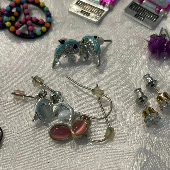 Fun earring lot for kids/women 31 pairs! Pierced earrings dangles studs fashion - Picture 10 of 10